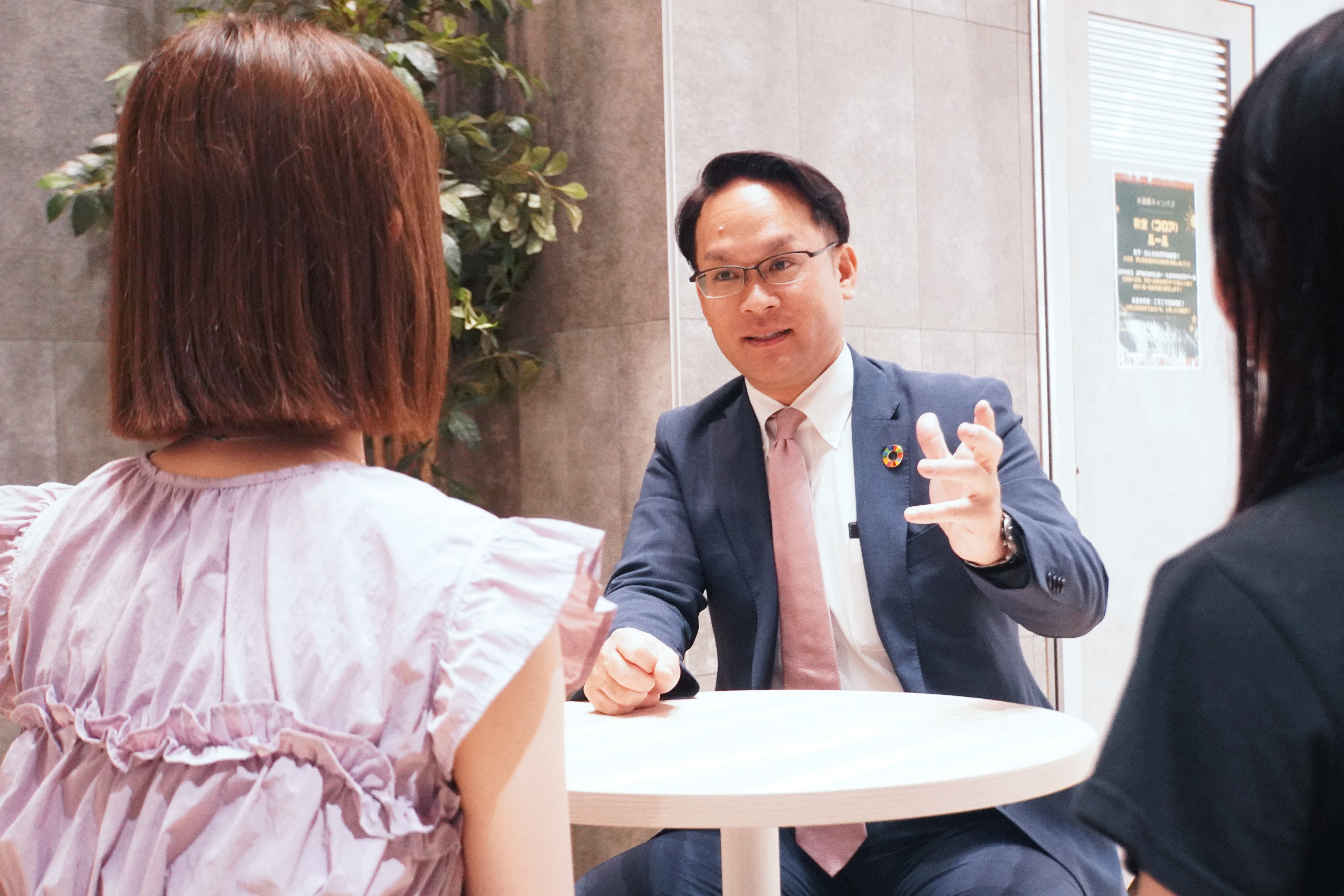 ID学園高校の村田先生と生徒