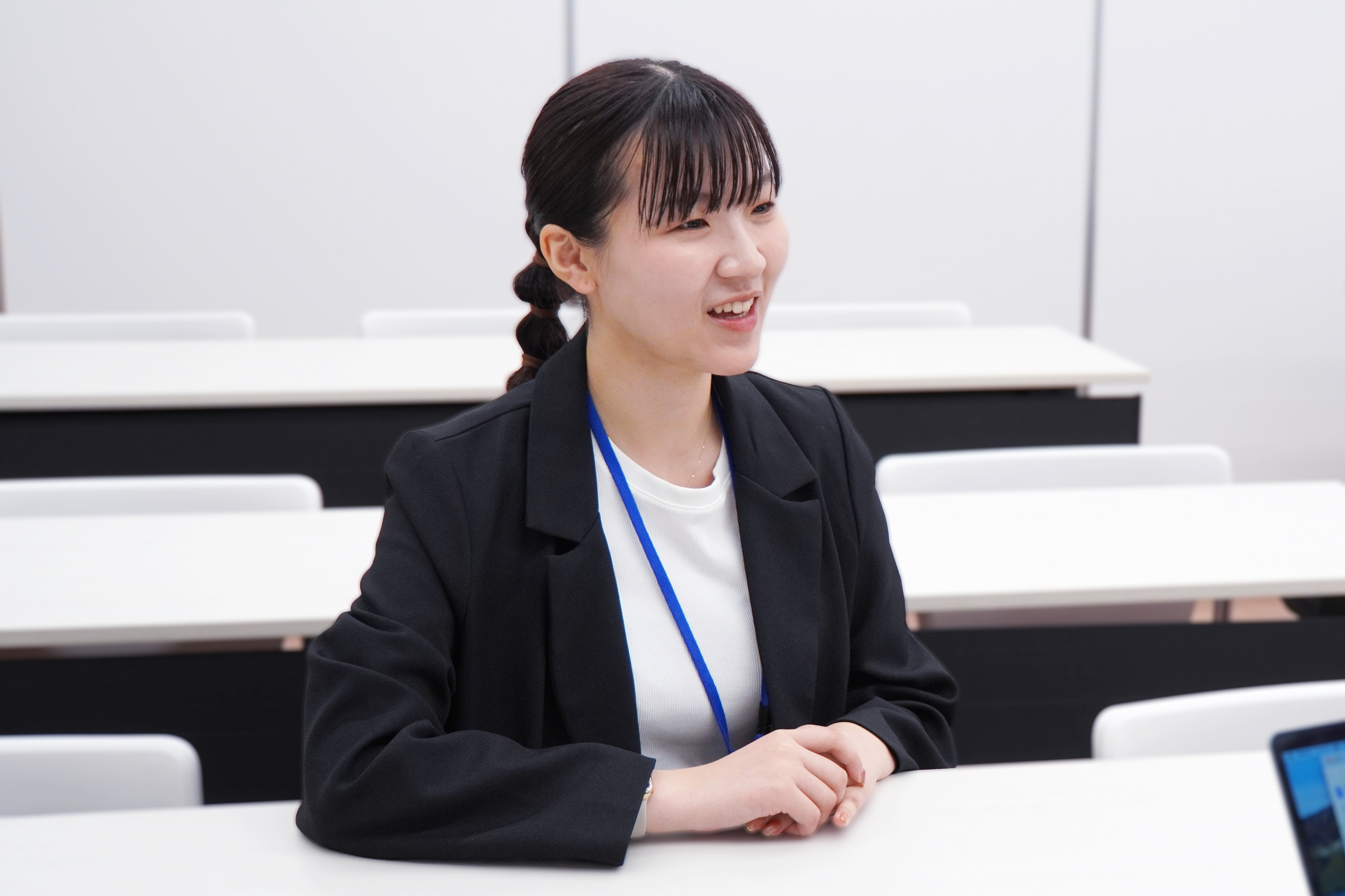 飛鳥未来きずな高等学校の高木先生