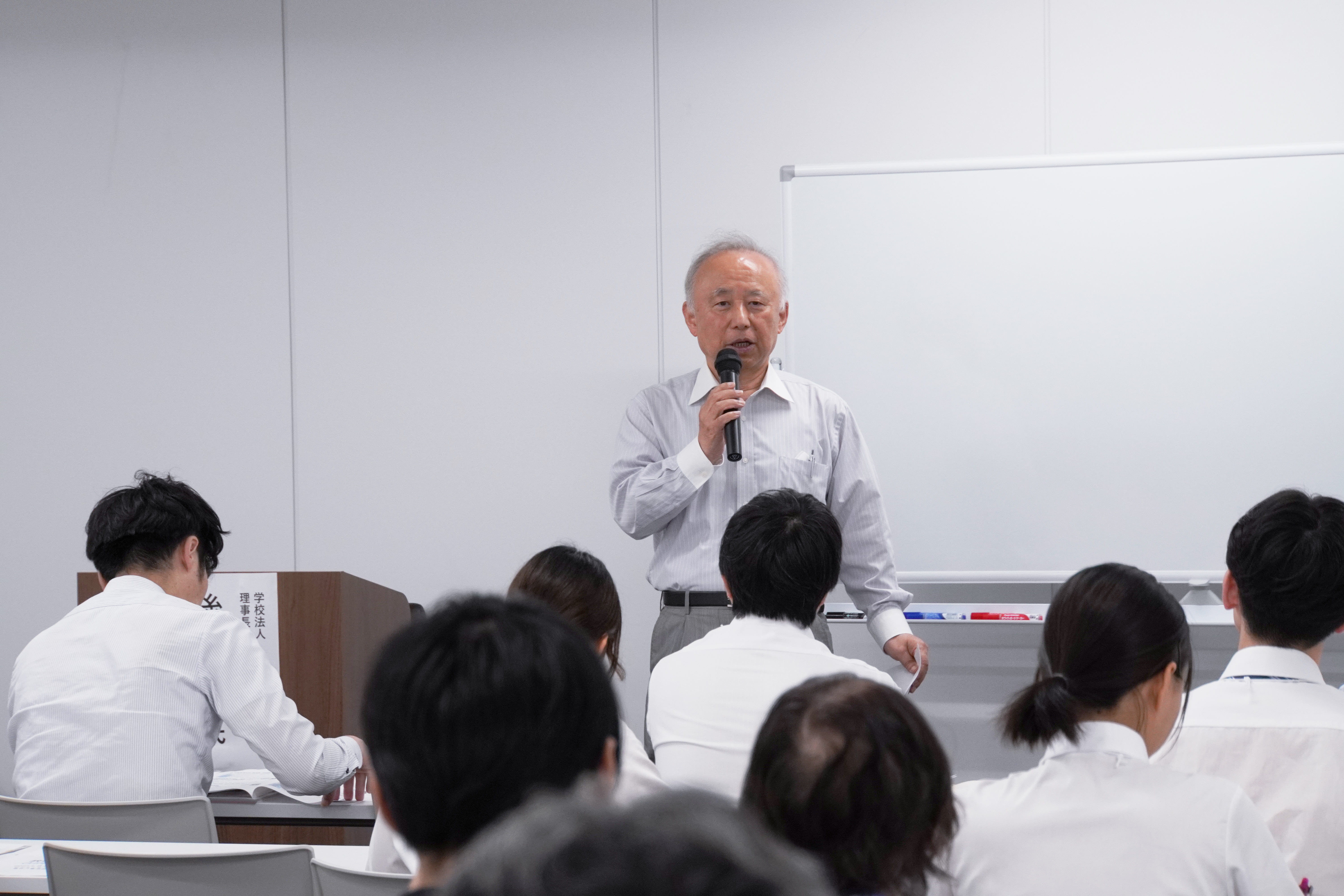 基調講演を行う学校法人つくば開成学園 理事長・糸賀修氏