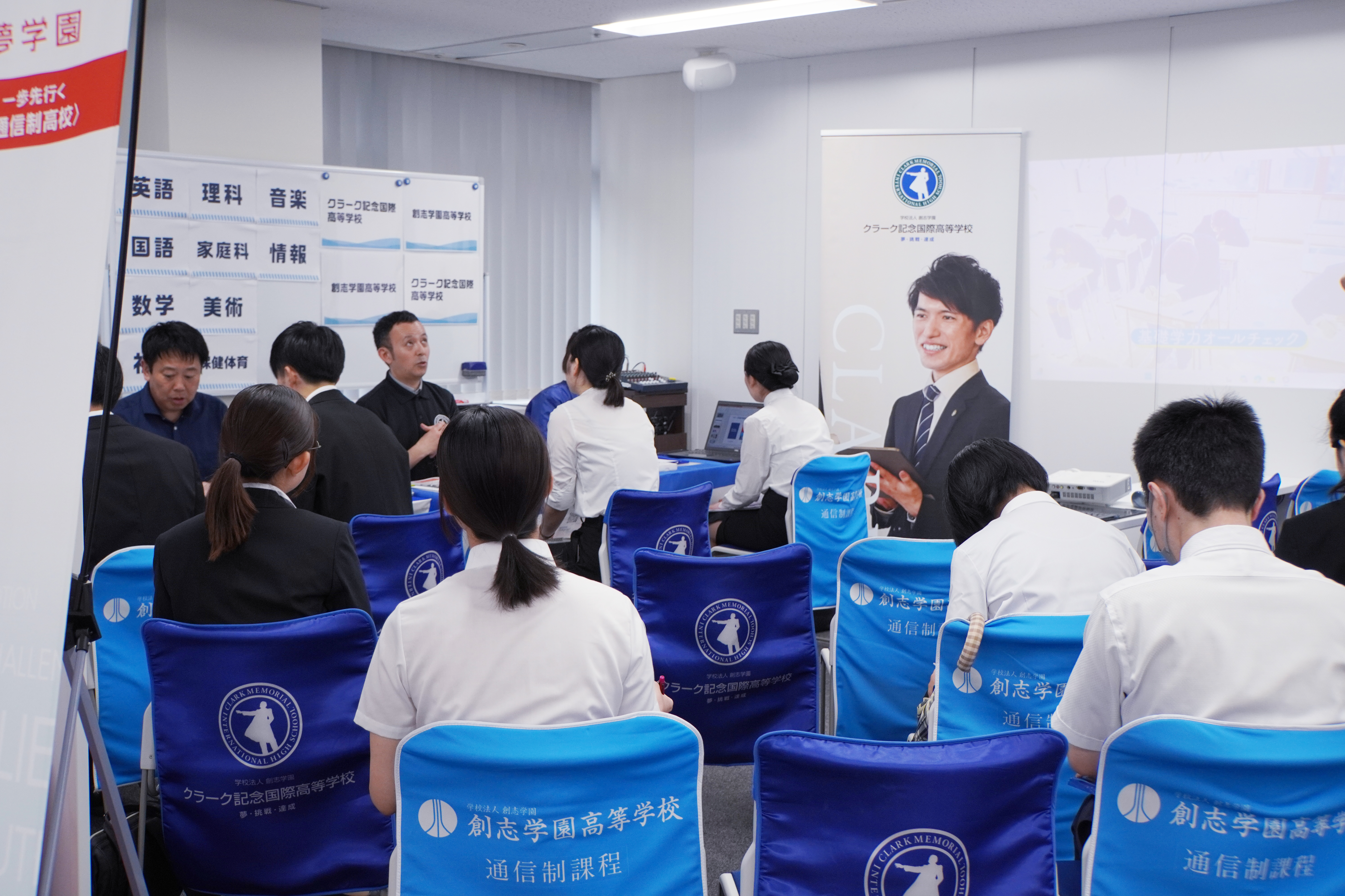 学校ブース（クラーク国際高等学校）