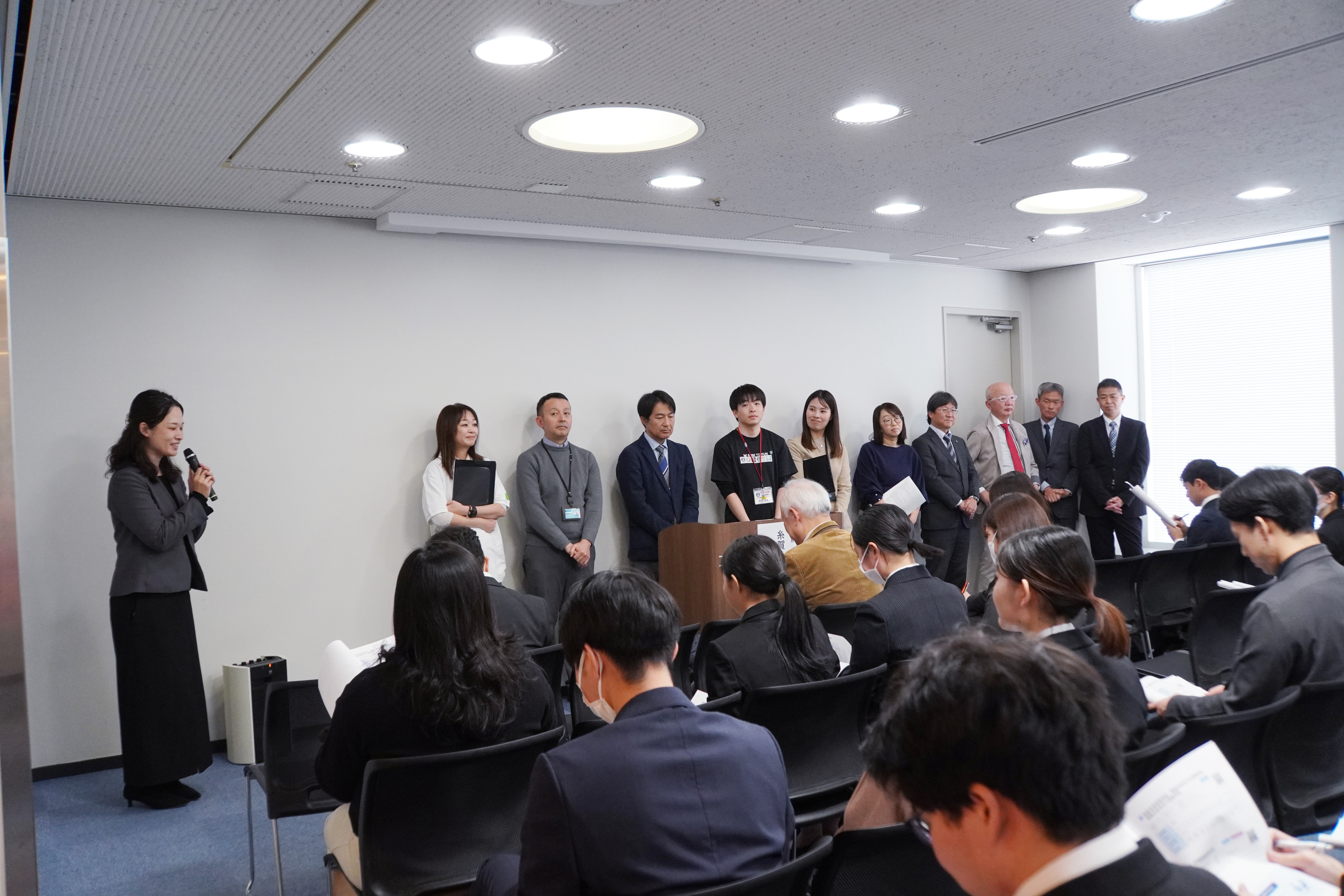 2分間の各校スピーチの様子